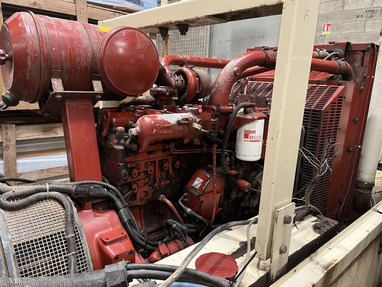 IVECO 240 kVa 8361 SRI - Set generatora: slika 2 IVECO 240 kVa 8361 SRI - Set generatora: slika 2