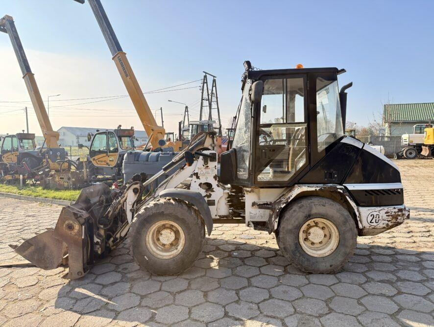 CAT 906 - Utovarivač točkaš: slika 4 CAT 906 - Utovarivač točkaš: slika 4