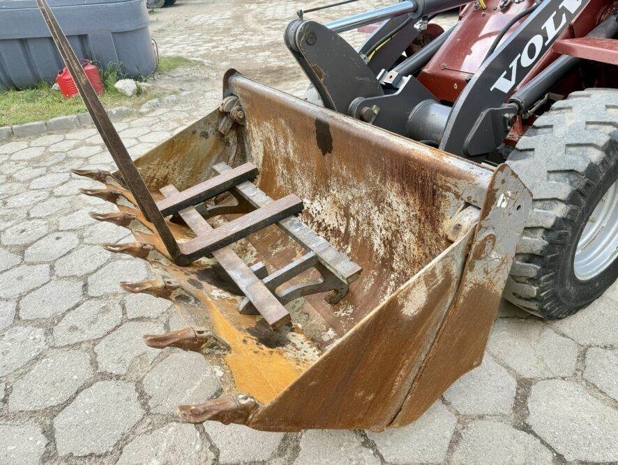 Utovarivač točkaš Volvo L30B Pro: slika 8