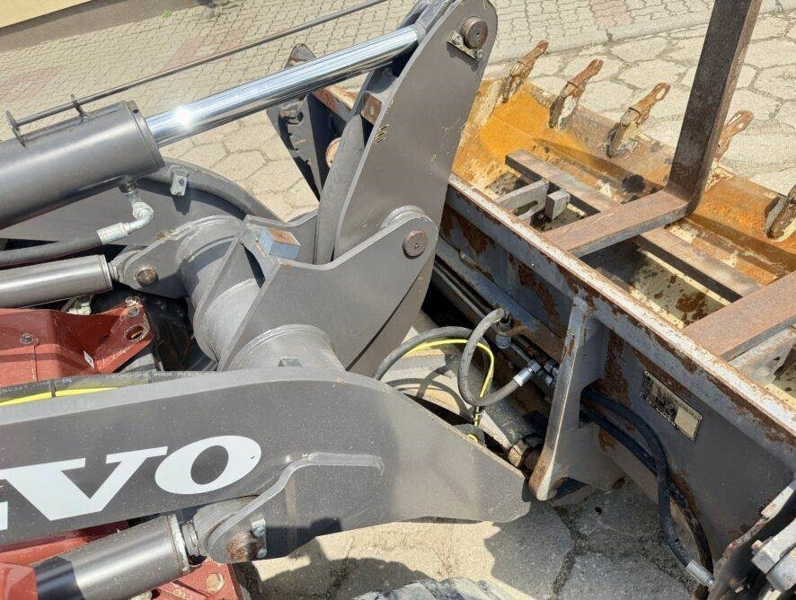 Utovarivač točkaš Volvo L30B Pro: slika 9