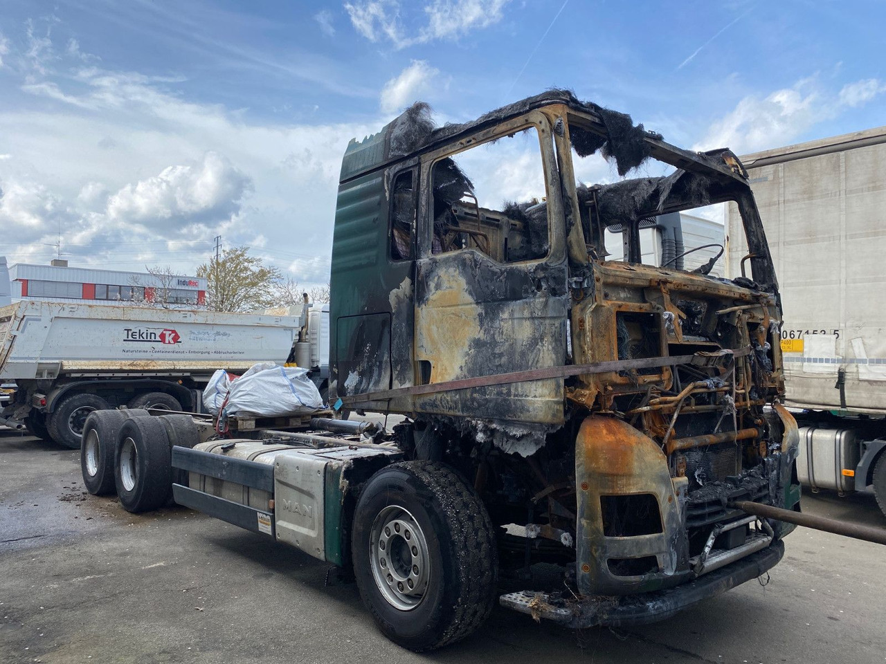 MAN TGX 26.580 Verbrannt 6x4 - Kamion sa golom šasijom i zatvorenom kabinom: slika 1 MAN TGX 26.580 Verbrannt 6x4 - Kamion sa golom šasijom i zatvorenom kabinom: slika 1