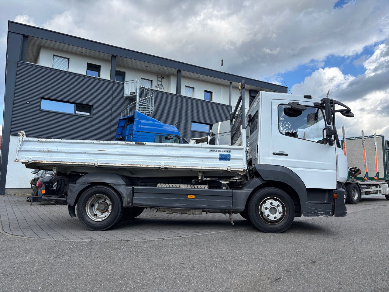 Mercedes-Benz 821 Meiller Kipper/Klima/Tempomat/Spur/Blatt - Istovarivač: slika 3 Mercedes-Benz 821 Meiller Kipper/Klima/Tempomat/Spur/Blatt - Istovarivač: slika 3