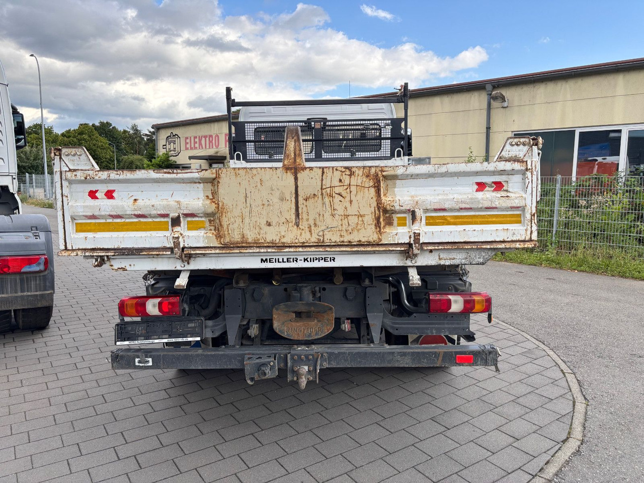 Mercedes-Benz 821 Meiller Kipper/Klima/Tempomat/Spur/Blatt - Istovarivač: slika 5 Mercedes-Benz 821 Meiller Kipper/Klima/Tempomat/Spur/Blatt - Istovarivač: slika 5