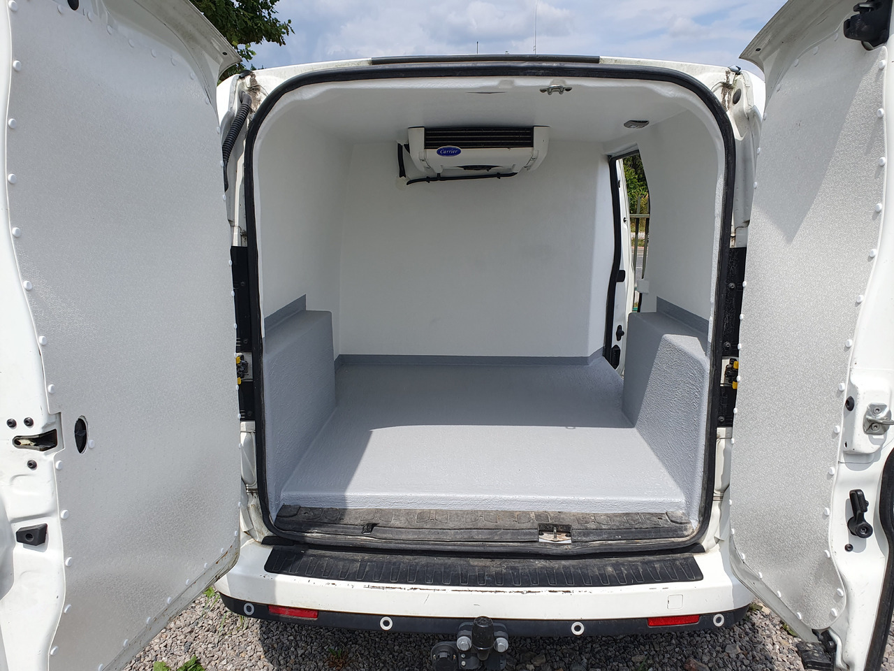 FIAT DOBLO LONG CHLODNIA carrier+230v KLIMA EURO6 - Dostavno vozilo hladnjača: slika 2 FIAT DOBLO LONG CHLODNIA carrier+230v KLIMA EURO6 - Dostavno vozilo hladnjača: slika 2