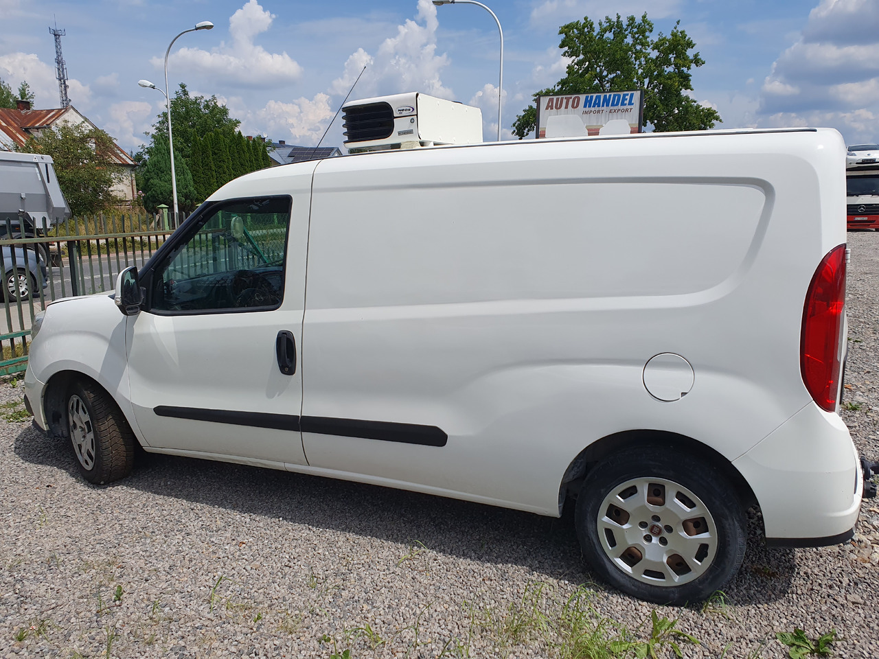 FIAT DOBLO LONG CHLODNIA carrier KLIMA EURO6 - Dostavno vozilo hladnjača: slika 4 FIAT DOBLO LONG CHLODNIA carrier KLIMA EURO6 - Dostavno vozilo hladnjača: slika 4