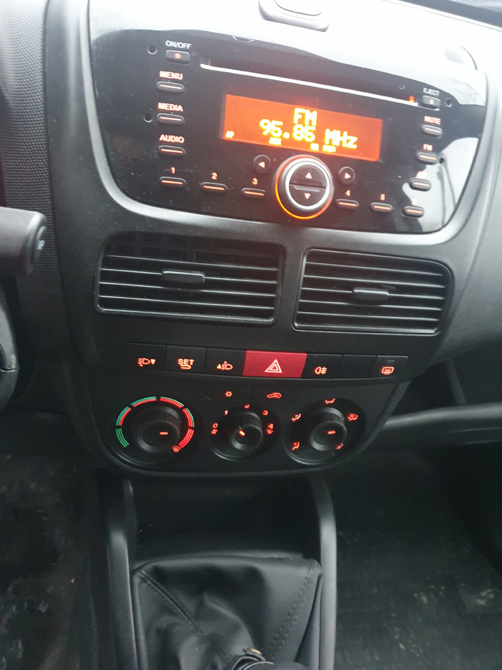 Opel COMBO MAXI L2H2 1,6 tdi CHLODNIA CARRIER KLIMA EURO6 - Dostavno vozilo hladnjača: slika 4 Opel COMBO MAXI L2H2 1,6 tdi CHLODNIA CARRIER KLIMA EURO6 - Dostavno vozilo hladnjača: slika 4