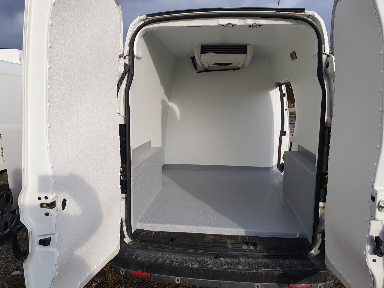Opel COMBO MAXI L2H2 1,6 tdi CHLODNIA CARRIER KLIMA EURO6 - Dostavno vozilo hladnjača: slika 2 Opel COMBO MAXI L2H2 1,6 tdi CHLODNIA CARRIER KLIMA EURO6 - Dostavno vozilo hladnjača: slika 2