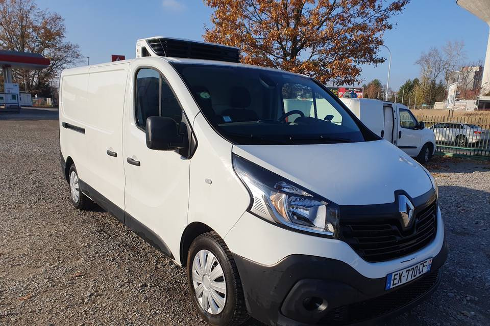 RENAULT TRAFIC CHLODNIA MROZNIA CARRIER+230V KLIMA EURO6 - Dostavno vozilo hladnjača: slika 1 RENAULT TRAFIC CHLODNIA MROZNIA CARRIER+230V KLIMA EURO6 - Dostavno vozilo hladnjača: slika 1