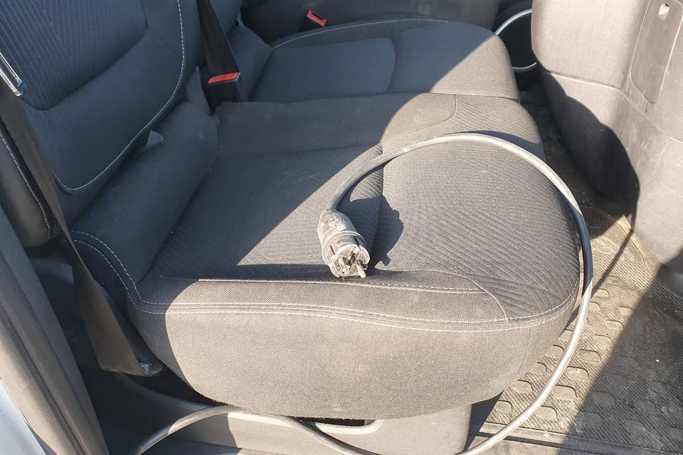 RENAULT TRAFIC CHLODNIA MROZNIA CARRIER+230V KLIMA EURO6 - Dostavno vozilo hladnjača: slika 4 RENAULT TRAFIC CHLODNIA MROZNIA CARRIER+230V KLIMA EURO6 - Dostavno vozilo hladnjača: slika 4