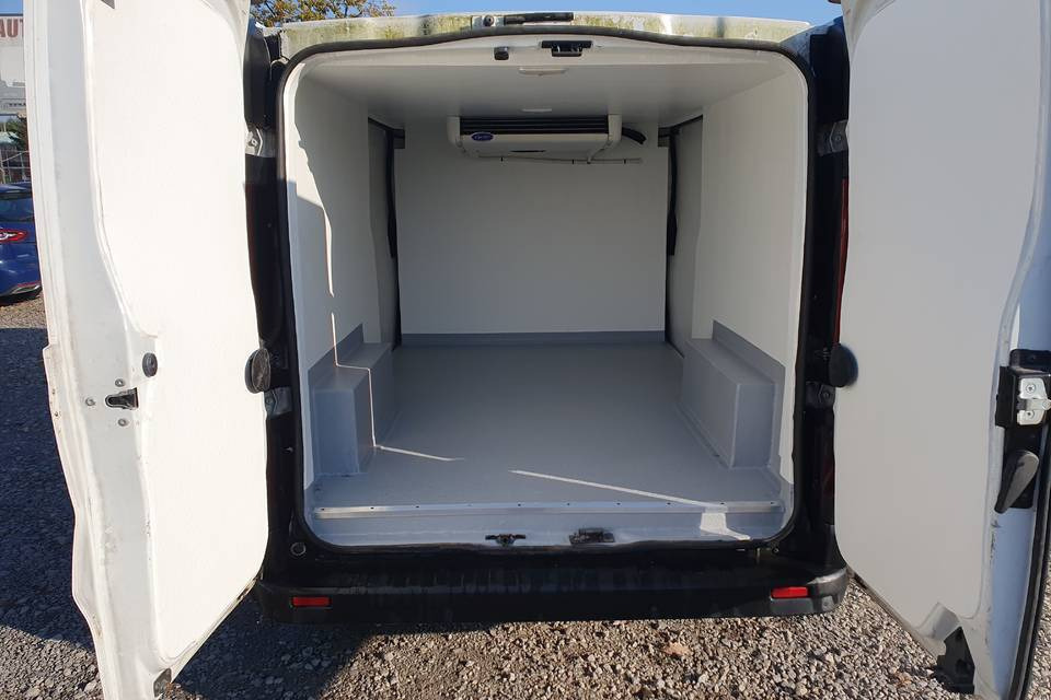 RENAULT TRAFIC CHLODNIA MROZNIA CARRIER+230V KLIMA EURO6 - Dostavno vozilo hladnjača: slika 2 RENAULT TRAFIC CHLODNIA MROZNIA CARRIER+230V KLIMA EURO6 - Dostavno vozilo hladnjača: slika 2