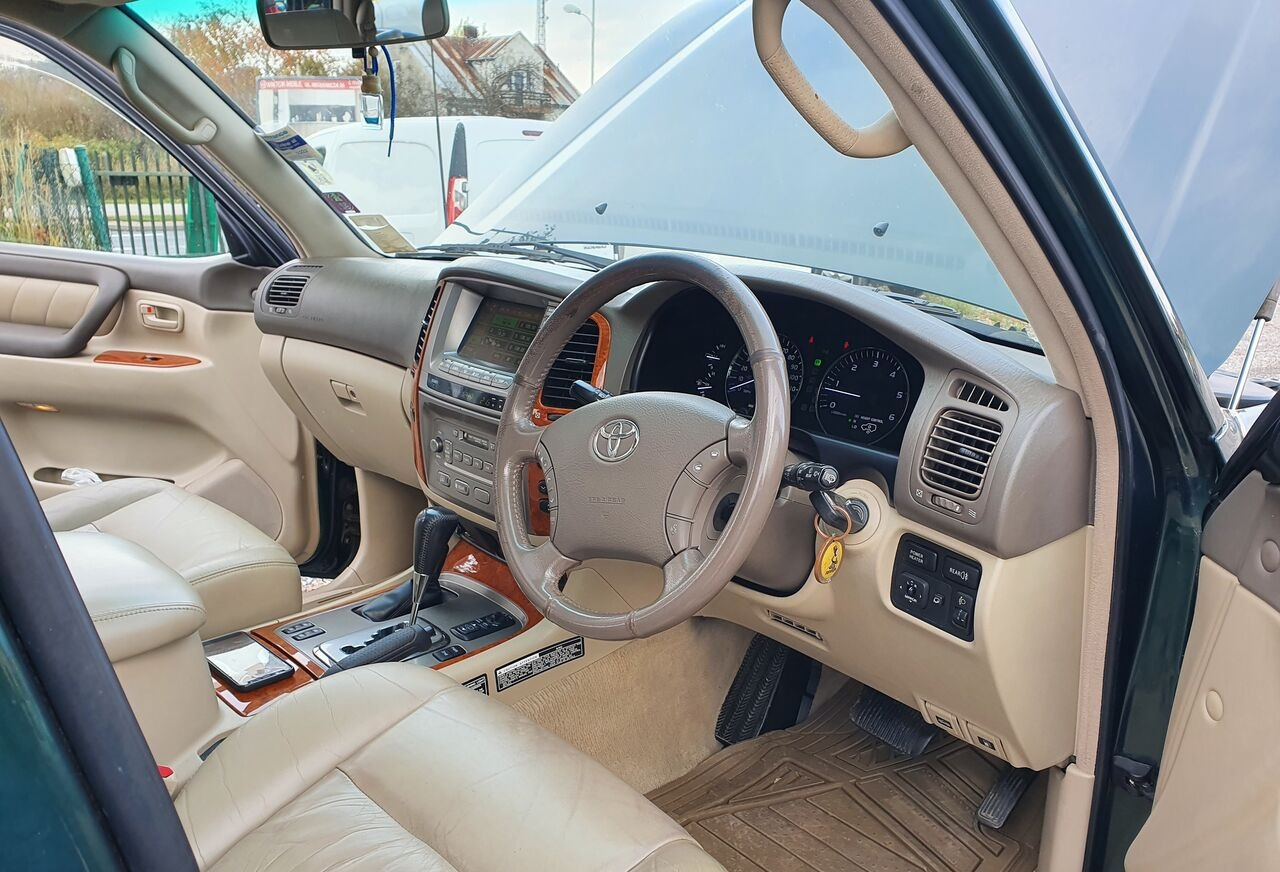 Toyota LAND CRUISER 100 4,2 TD KLIMA 7 OSOB - Automobil: slika 2 Toyota LAND CRUISER 100 4,2 TD KLIMA 7 OSOB - Automobil: slika 2