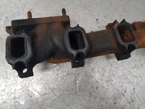 Case 5120, 5220 Exhaust Manifold J901919; 3901919; 76194614 - Izduvna grana za Traktor: slika 4 Case 5120, 5220 Exhaust Manifold J901919; 3901919; 76194614 - Izduvna grana za Traktor: slika 4