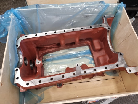 Case Jx80, Jx90 New Holland Td, Tdd, Tl Engine Oil Sump, Pan 504028279, 87736776 - Motor i delovi: slika 2 Case Jx80, Jx90 New Holland Td, Tdd, Tl Engine Oil Sump, Pan 504028279, 87736776 - Motor i delovi: slika 2