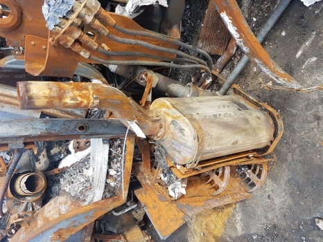 Prigušivač za Traktor Case Maxxum 110, 120, 130 Steir Profi 4110, 4120 Engine Exhaust Muffler 84470779: slika 1