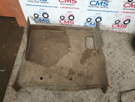 Case Mxm Series Mxm165, Mxm175, Mxm180, Mxm190 Cab Floor Mat 82023465 - Kabina i enterijer za Traktor: slika 3 Case Mxm Series Mxm165, Mxm175, Mxm180, Mxm190 Cab Floor Mat 82023465 - Kabina i enterijer za Traktor: slika 3