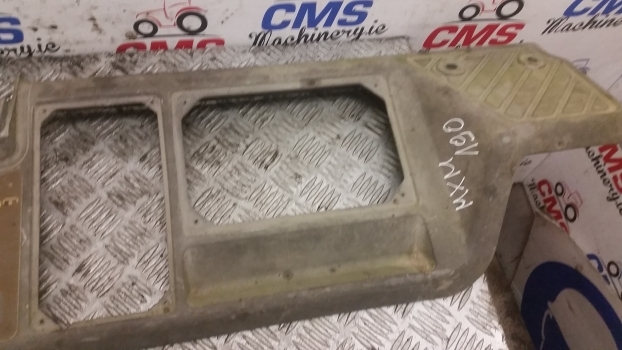 Case Mxm120, Mxm130, Mxm140, Mxm155, Mxm175, Mxm190 Cab Console Panel 82038962 - Kabina i enterijer za Traktor: slika 3 Case Mxm120, Mxm130, Mxm140, Mxm155, Mxm175, Mxm190 Cab Console Panel 82038962 - Kabina i enterijer za Traktor: slika 3