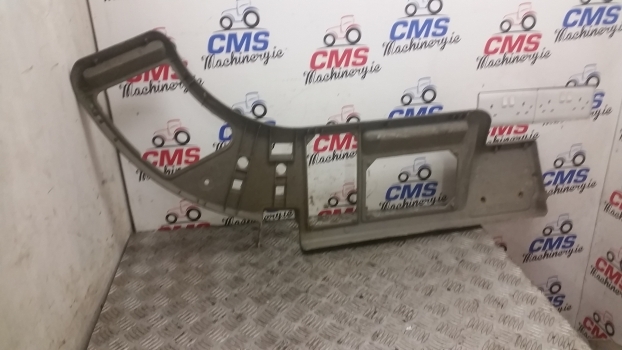 Case Mxm120, Mxm130, Mxm140, Mxm155, Mxm175, Mxm190 Cab Console Panel 82038962 - Kabina i enterijer za Traktor: slika 4 Case Mxm120, Mxm130, Mxm140, Mxm155, Mxm175, Mxm190 Cab Console Panel 82038962 - Kabina i enterijer za Traktor: slika 4