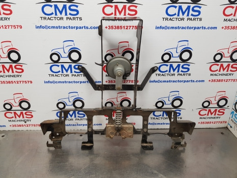 Deutz Agrotron  M620, M, 6 Bonnet, Hood Hinge Support Lock 0.013.0111.3/40 - Karoserija i eksterijer: slika 4 Deutz Agrotron  M620, M, 6 Bonnet, Hood Hinge Support Lock 0.013.0111.3/40 - Karoserija i eksterijer: slika 4