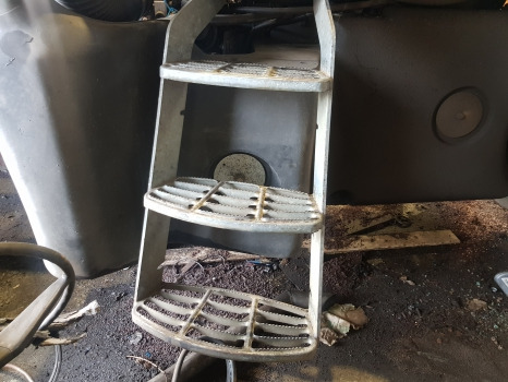 Deutz Fahr Agrotron M620,ttv,mk3, Cab Footstep 04428714.4/10 - Prag: slika 2 Deutz Fahr Agrotron M620,ttv,mk3, Cab Footstep 04428714.4/10 - Prag: slika 2