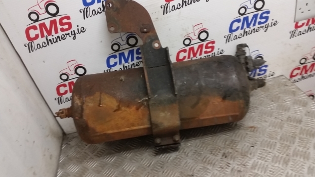 Fendt 412 Vario Air Tank Assembly With Brackets And Valve 72365839 - Delovi kočnica za Traktor: slika 3 Fendt 412 Vario Air Tank Assembly With Brackets And Valve 72365839 - Delovi kočnica za Traktor: slika 3