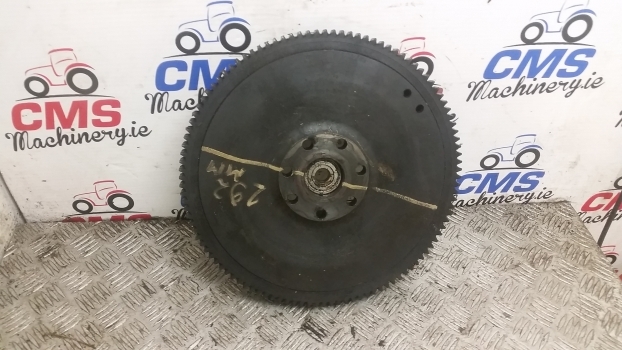 Fiat 780 Engine Flywheel And Ring Gear. |please Check By The Photos. - Zamajac za Traktor: slika 1 Fiat 780 Engine Flywheel And Ring Gear. |please Check By The Photos. - Zamajac za Traktor: slika 1