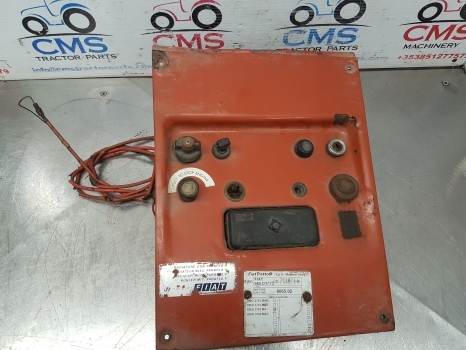 Fiat 980, Fiat 980dt, 680, 680dt, 880dt Instrument Panel 000000 - Kabina i enterijer za Traktor: slika 4 Fiat 980, Fiat 980dt, 680, 680dt, 880dt Instrument Panel 000000 - Kabina i enterijer za Traktor: slika 4