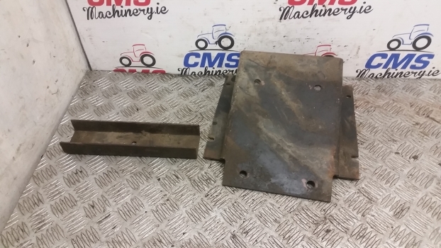 Fiat F140 Cab Interior Brackets. Please Check By Photos. - Kabina i enterijer za Traktor: slika 3 Fiat F140 Cab Interior Brackets. Please Check By Photos. - Kabina i enterijer za Traktor: slika 3