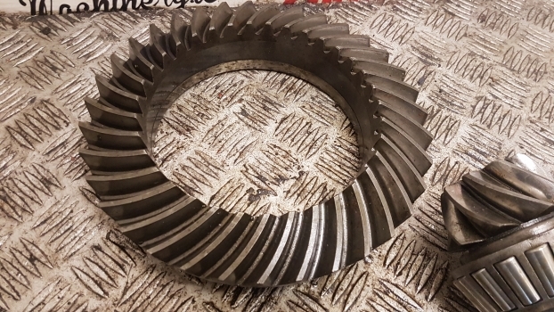 Fiat Ford 90, 30 Series 140-90 Front Axle Bevel Gear 9/35 5141666, 5141665 - Prednja osovina za Traktor: slika 4 Fiat Ford 90, 30 Series 140-90 Front Axle Bevel Gear 9/35 5141666, 5141665 - Prednja osovina za Traktor: slika 4