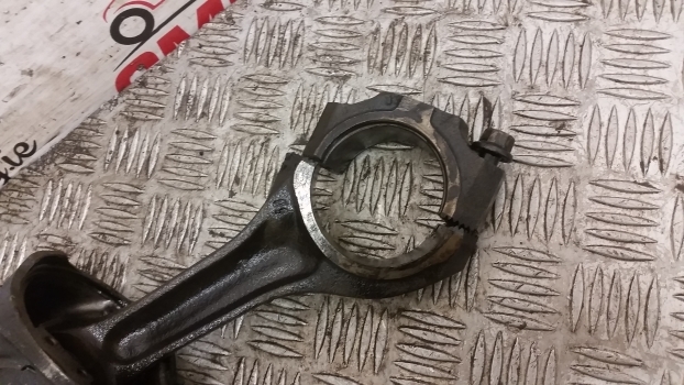 Fiat, Ford F, 90, 93, 94, L, 35, Tl F140 Piston And Con Rod 1930914, 98461753 - Klipovi/ Prstenovi/ Izolatori za Traktor: slika 3 Fiat, Ford F, 90, 93, 94, L, 35, Tl F140 Piston And Con Rod 1930914, 98461753 - Klipovi/ Prstenovi/ Izolatori za Traktor: slika 3