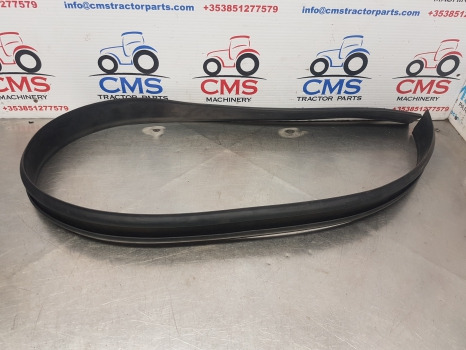 Ford 1000, 600 Series, 4000, 4600 Mudguard Rubber Gasket 81825478 - Blatobran: slika 1 Ford 1000, 600 Series, 4000, 4600 Mudguard Rubber Gasket 81825478 - Blatobran: slika 1