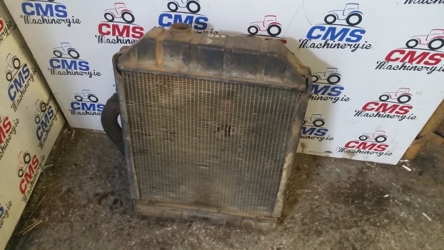 Ford 4500, 5000, 5100, 5600, 5500 Engine Water Cooling Radiator 86531508 - Radijator za Traktor: slika 1 Ford 4500, 5000, 5100, 5600, 5500 Engine Water Cooling Radiator 86531508 - Radijator za Traktor: slika 1
