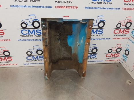 Ford 4610, 6610, 7710, 5610, 7410 Series Cab Steering Column Panel 83931786 - Kabina i enterijer: slika 4 Ford 4610, 6610, 7710, 5610, 7410 Series Cab Steering Column Panel 83931786 - Kabina i enterijer: slika 4
