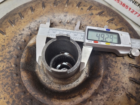 Transmisija za Bager utovarivač Ford 655c, 555c, 655d, 555d Transmission Torque Converter 81878511: slika 8
