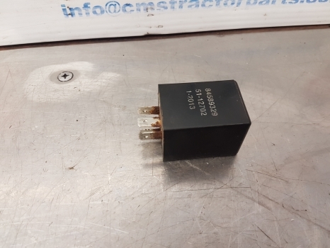 Ford 7840, 6640, 7740, 8240 Time Relay F0nn14n135ba, 84589329, 81867839 - Relej za Traktor: slika 2 Ford 7840, 6640, 7740, 8240 Time Relay F0nn14n135ba, 84589329, 81867839 - Relej za Traktor: slika 2