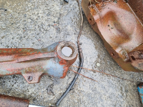 Ford 8240, 8340, 7840, Fiat M, Front Axle Complete 5164350, 5164349 - Osovina i delovi: slika 2 Ford 8240, 8340, 7840, Fiat M, Front Axle Complete 5164350, 5164349 - Osovina i delovi: slika 2