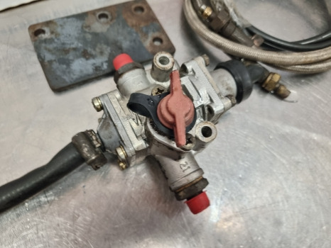 Ford New Holland Reifenfullen Control Valve Assy Reifenfullen - Hidraulika: slika 3 Ford New Holland Reifenfullen Control Valve Assy Reifenfullen - Hidraulika: slika 3
