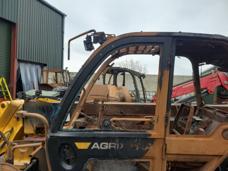 Jcb 542-70 Ag Cab door frame Upper 402/s2934 - Vrata i delovi: slika 1 Jcb 542-70 Ag Cab door frame Upper 402/s2934 - Vrata i delovi: slika 1