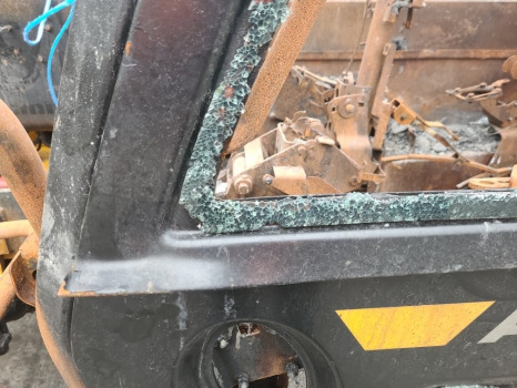 Jcb 542-70 Ag Cab door frame Upper 402/s2934 - Vrata i delovi: slika 2 Jcb 542-70 Ag Cab door frame Upper 402/s2934 - Vrata i delovi: slika 2