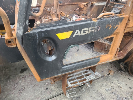 Jcb 542-70 Ag Cab door frame lower 402/s3035 - Vrata i delovi: slika 2 Jcb 542-70 Ag Cab door frame lower 402/s3035 - Vrata i delovi: slika 2