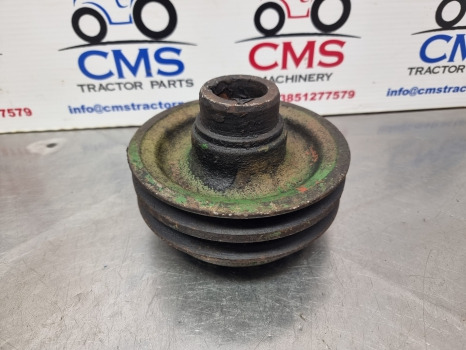 John Deere 1950, 2040, 2140, Crankshaft Pulley R70443 - Zatezač remena za Traktor: slika 1 John Deere 1950, 2040, 2140, Crankshaft Pulley R70443 - Zatezač remena za Traktor: slika 1
