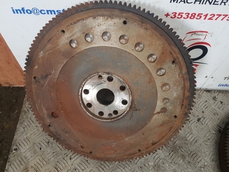 John Deere 3220, 3215, 3415, 3420 Telehandler Flywheel Assy R516568, R516568 - Zamajac za Teleskopski upravljač: slika 5 John Deere 3220, 3215, 3415, 3420 Telehandler Flywheel Assy R516568, R516568 - Zamajac za Teleskopski upravljač: slika 5