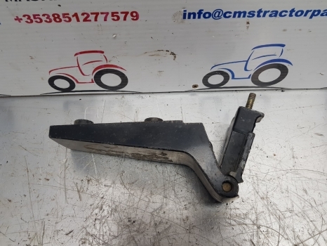 John Deere 6000,6010 Series Lower Right Hand Side Door Hinge Re46592, Al71325 - Vrata i delovi za Traktor: slika 2 John Deere 6000,6010 Series Lower Right Hand Side Door Hinge Re46592, Al71325 - Vrata i delovi za Traktor: slika 2