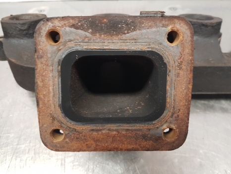 John Deere 6110 Exhaust Manifold R515588, R515588 - Izduvna grana za Traktor: slika 3 John Deere 6110 Exhaust Manifold R515588, R515588 - Izduvna grana za Traktor: slika 3
