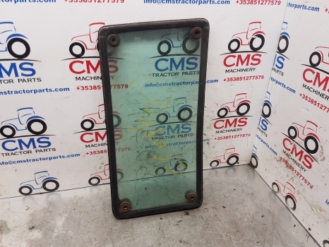 Landini Massey Ferguson 600 Series Cab Knee Glass With Rhs Seal 3301882m1 - Staklo i delovi za Traktor: slika 1 Landini Massey Ferguson 600 Series Cab Knee Glass With Rhs Seal 3301882m1 - Staklo i delovi za Traktor: slika 1