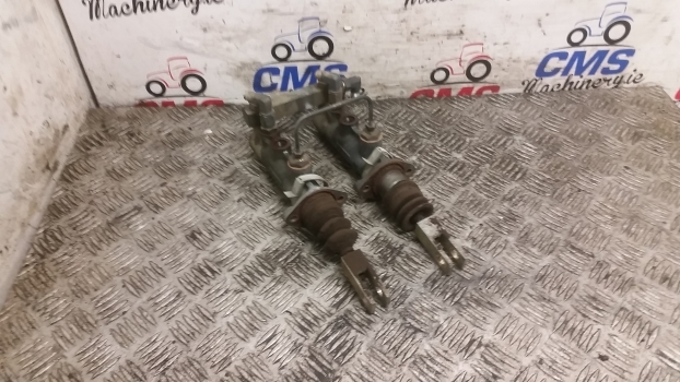 Massey Ferguson 3050, 3630, 6150, 8150 Brake Master Cylinders Kit 3383079m5 - Kočioni cilindar za Traktor: slika 1 Massey Ferguson 3050, 3630, 6150, 8150 Brake Master Cylinders Kit 3383079m5 - Kočioni cilindar za Traktor: slika 1