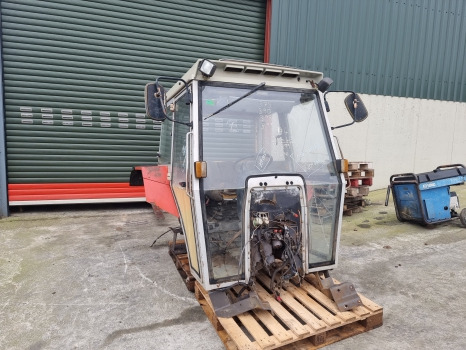 Massey Ferguson 399, 375, 390, 398, 365 4wd Hi Line Complete Cab Sold, Sold - Kabina: slika 1 Massey Ferguson 399, 375, 390, 398, 365 4wd Hi Line Complete Cab Sold, Sold - Kabina: slika 1