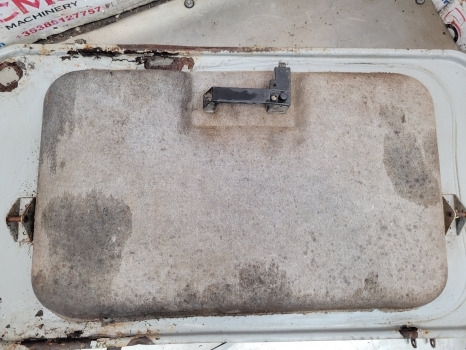 Massey Ferguson 4225, 4245, 4255, 4355, 4345 Cab Roof Hatch Lining 3901552m91 - Karoserija i eksterijer: slika 2 Massey Ferguson 4225, 4245, 4255, 4355, 4345 Cab Roof Hatch Lining 3901552m91 - Karoserija i eksterijer: slika 2