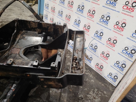 Massey Ferguson 4245, 4255, 4265, 4260, 4345 Front Weight Carrier 3809239p92 - Kontra teg: slika 4 Massey Ferguson 4245, 4255, 4265, 4260, 4345 Front Weight Carrier 3809239p92 - Kontra teg: slika 4