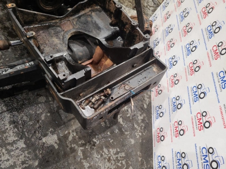 Massey Ferguson 4245, 4255, 4265, 4260, 4345 Front Weight Carrier 3809239p92 - Kontra teg: slika 1 Massey Ferguson 4245, 4255, 4265, 4260, 4345 Front Weight Carrier 3809239p92 - Kontra teg: slika 1