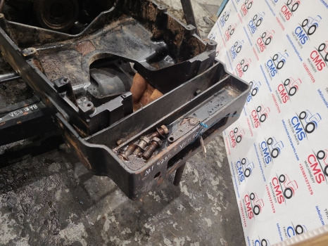 Massey Ferguson 4245, 4255, 4265, 4260, 4345 Front Weight Carrier 3809239p92 - Kontra teg: slika 2 Massey Ferguson 4245, 4255, 4265, 4260, 4345 Front Weight Carrier 3809239p92 - Kontra teg: slika 2